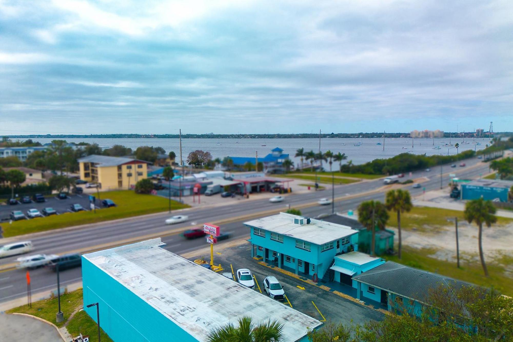 Aladdin Motel By Oyo Merritt Island Exterior photo