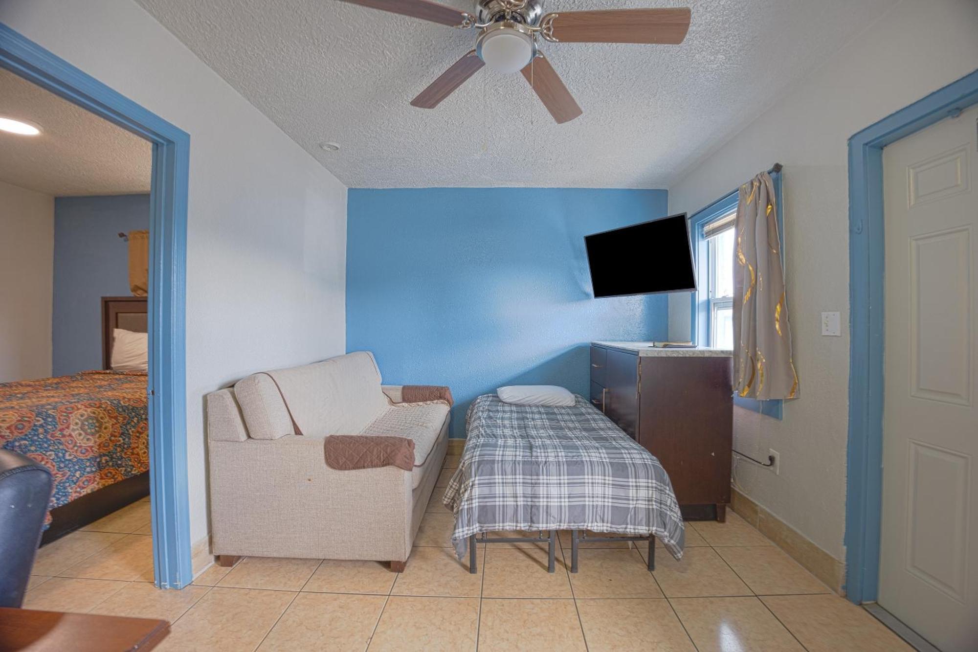 Aladdin Motel By Oyo Merritt Island Exterior photo